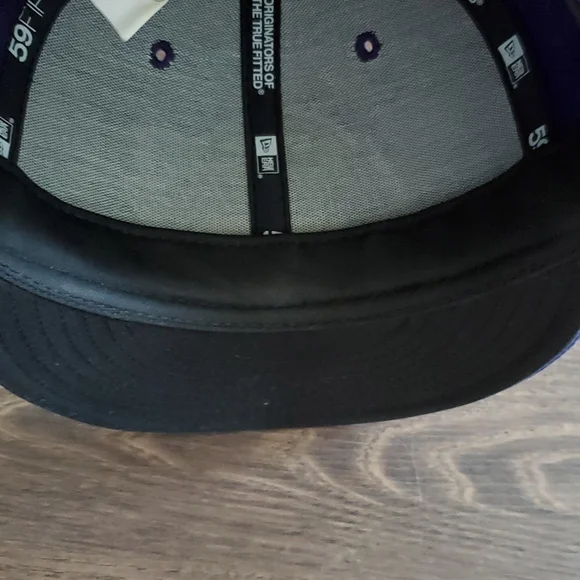 Los Angeles Lakers Hat - Picture 6 of 7